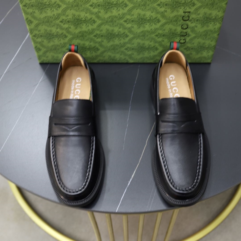 G*u*i leather shoes